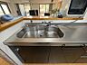 キッチン：シンクは広いため、大きな調理器具やお鍋なども洗えます♪