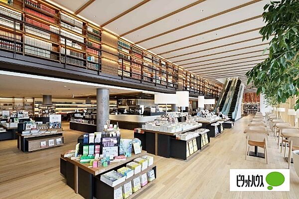 画像24:図書館「和歌山市民図書館まで980m」