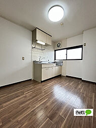 プレジール湯川 101 1階1DKのリビング/ダイニング