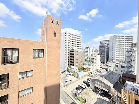 高層階で眺望良好です。遠くの景色や周囲の街並が望めます！