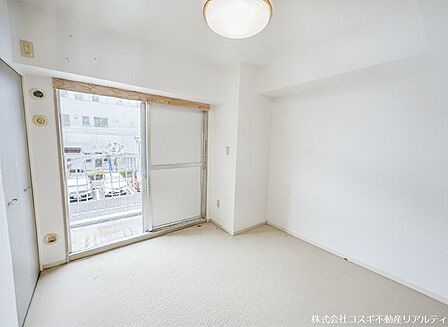 4.8帖の洋室◎全居室にバルコニーが面しております!
