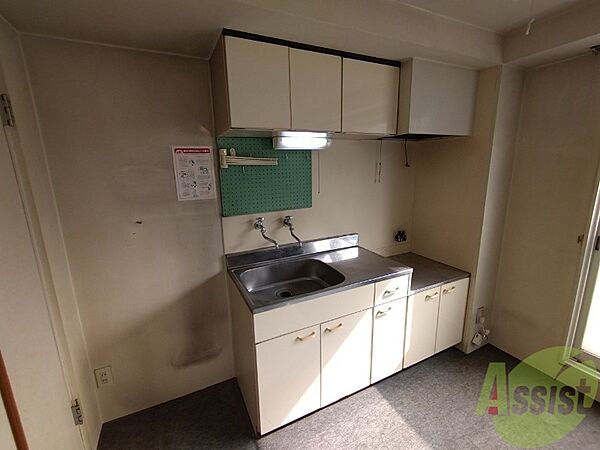 画像8:キッチンです。一人暮らしなら十分な大きさですね。
