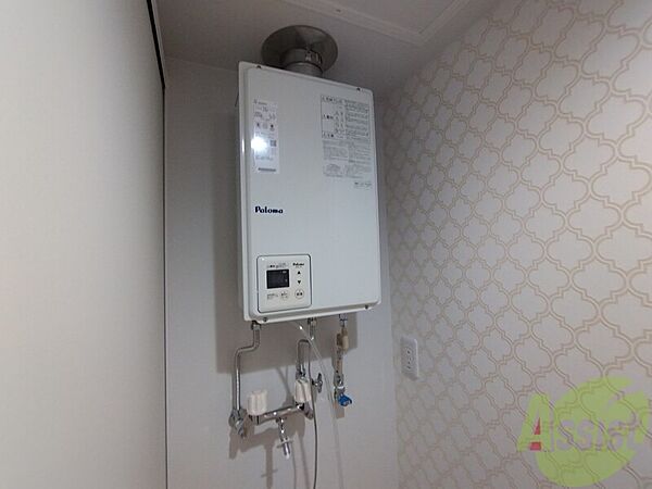 画像8:給湯器は簡単操作で温度調整ができますよ。
