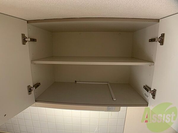 画像21:キッチン上段に収納がありますので、食器などを収納出来ます。