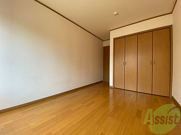画像10:こちらは6.5帖の洋室です。落ち着きのあるお部屋です。