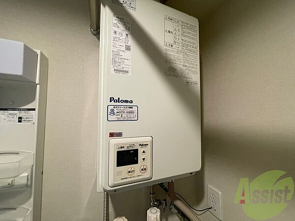 画像22:ガス給湯器です。操作しやすいパネルになってます。