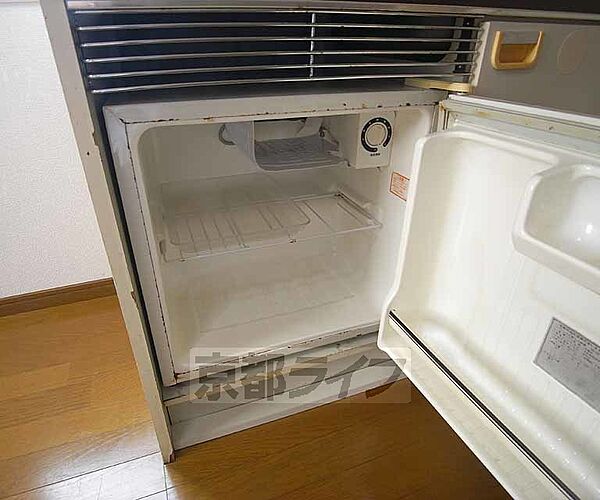 画像10:キッチンの下に冷蔵庫付いてます。