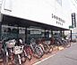 周辺：京都中央信用金庫 梅津支店まで285m 四条通沿いにございます。周辺にはスーパーやコンビニも多くあり