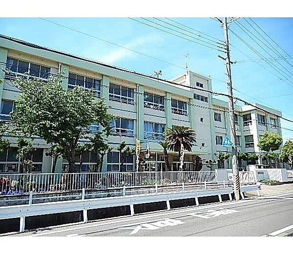 画像10:小学校「和歌山市立福島小学校まで212m」