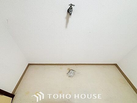 洗濯機を配置しても十分なスペースを確保しております。