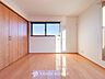 洋室：うららかな陽射しがどのお部屋にも降り注ぐよう、快適さを追求した間取設計。