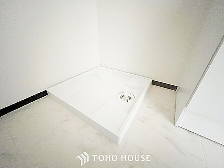 洗濯機を配置しても十分なスペースを確保しております。