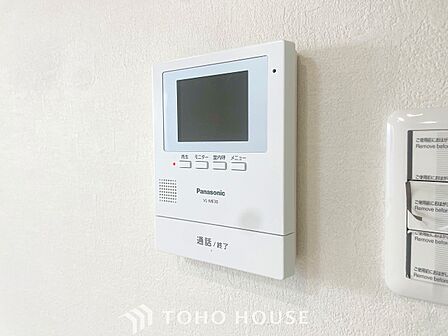 誰が来てもわかる様にモニター付きインターホンを設置。