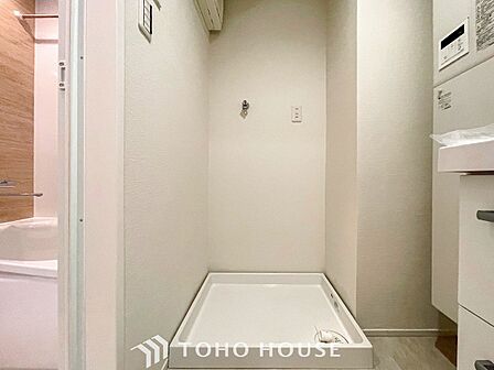 洗濯機を配置しても十分なスペースを確保しております。