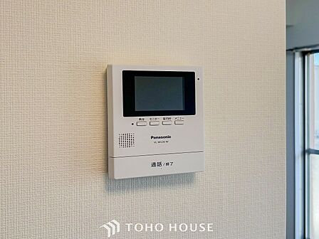 誰が来てもわかる様にモニター付きインターホンを設置。