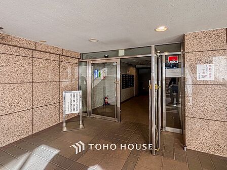 住む人や訪れる人やさしくエスコートする玄関アプローチ。