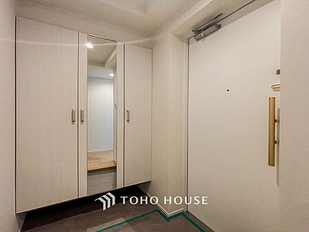 居住者の帰り、訪れる方を優しく迎えてくれる玄関です。
