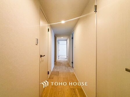 やわらかな陽射しがふりそそぎ、ゆったりした時間が流れる室内。