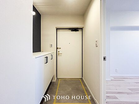 居住者の帰り、訪れる方を優しく迎えてくれる玄関です。