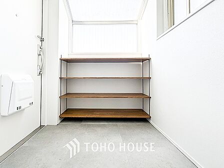 居住者の帰り、訪れる方を優しく迎えてくれる玄関です。