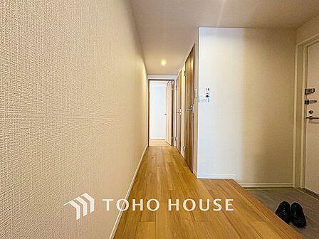 やわらかな陽射しがふりそそぎ、ゆったりした時間が流れる室内。