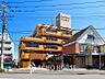 外観：前面道路含む現地写真『快適』は「家」と「街」と「環境」が調和した時に訪れるだと改めて感じさせてくれます。