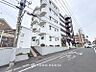 外観：前面道路含む現地写真『快適』は「家」と「街」と「環境」が調和した時に訪れるだと改めて感じさせてくれます。