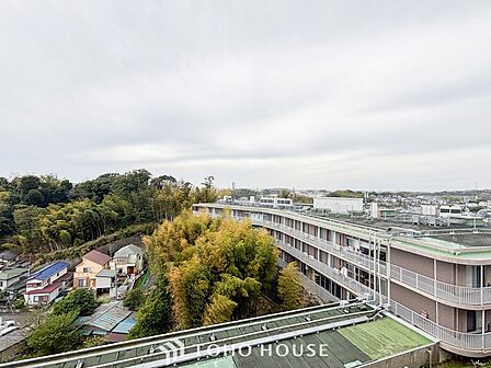 開放的で気持ちの良い眺望と青い空を満喫できます。