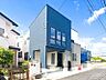 玄関：閑静な住宅街の一角、ひと時のくつろぎが生まれ、ゆっくりと愛着が育まれていきます。