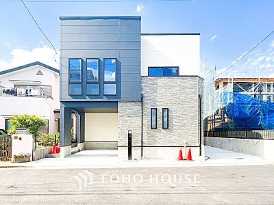 外観:爽やかな青空の下に贅沢なほどに降り注ぐ陽光、豊かな居住性と、クオリティが見事に調和した住空間。 外観:爽やかな青空の下に贅沢なほどに降り注ぐ陽光、豊かな居住性と、クオリティが見事に調和した住空間。