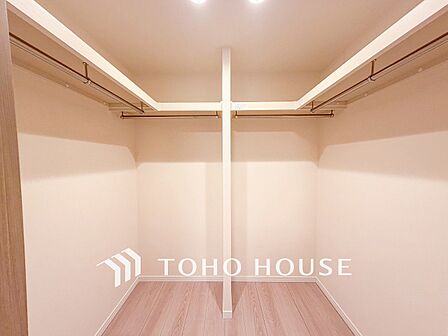 衣類だけでなく大きな荷物も収納でき、お部屋がすっきりします。