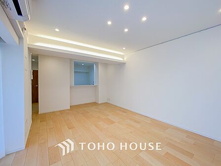 忙しい朝でも、しっかり家族が揃って食事をして頂けるゆとりある大きさのダイニングスペース。