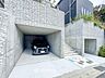 駐車場：大切なお車を雨や風から守ってくれる地下車庫付です。