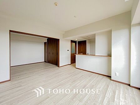 家族と過ごすひと時を溢れる光が優しく包み込むリビングダイニング。