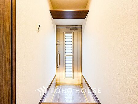 居住者の帰り、訪れる方を優しく迎えてくれる玄関です。