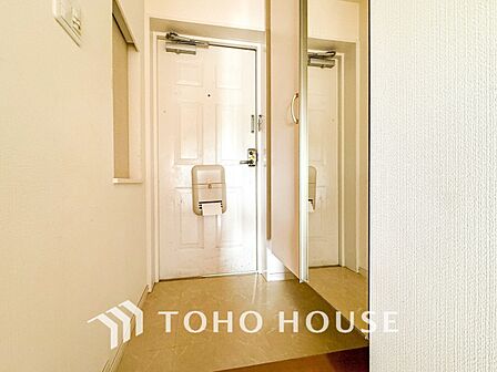 居住者の帰り、訪れる方を優しく迎えてくれる玄関です。