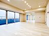 室内：あたたかい日差しがたっぷり降り注ぐLDKは自然と家族の顔があかるい笑顔に。