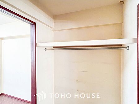 衣類だけでなく大きな荷物も収納でき、お部屋がすっきりします。