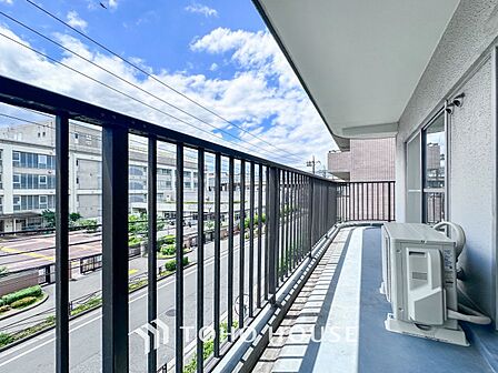 心地よい風を肌で感じることのできるバルコニー。