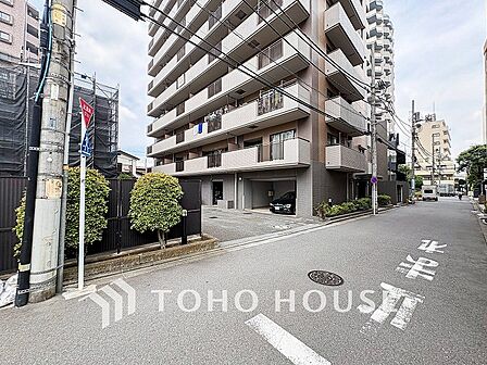 前面道路含む現地写真『快適』は「家」と「街」と「環境」が調和した時に訪れるだと改めて感じさせてくれます。