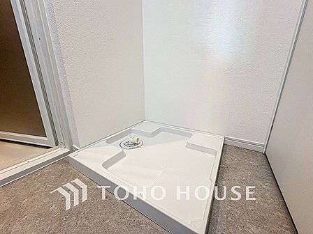 洗濯機を配置しても十分なスペースを確保しております。