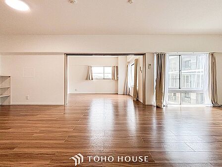 落ち着いた色調のダイニングは家族団欒の憩いの場所です。