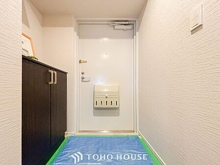 居住者の帰り、訪れる方を優しく迎えてくれる玄関です。