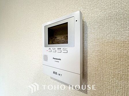 誰が来てもわかる様にモニター付きインターホンを設置。快適と安らぎを合わせた優しい設計。