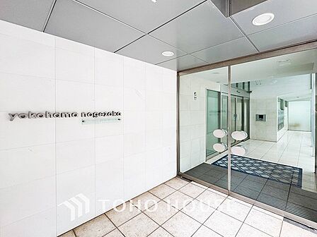 満ち足りたプライベートシーンへと誘う気品溢れるエントランスです。