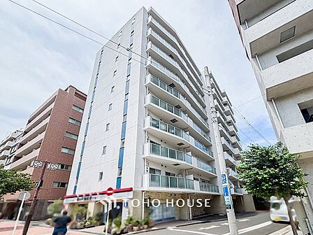 前面道路含む現地写真『快適』は「家」と「街」と「環境」が調和した時に訪れるだと改めて感じさせてくれます。