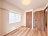 寝室：プライベートな自分時間を快適に過ごせるお部屋です。
