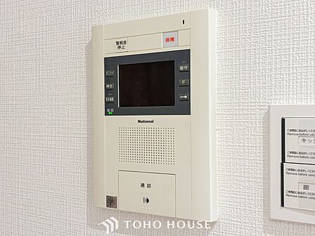 誰が来てもわかる様にモニター付きインターホンを設置。