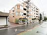 外観：前面道路含む現地写真『快適』は「家」と「街」と「環境」が調和した時に訪れるだと改めて感じさせてくれます。