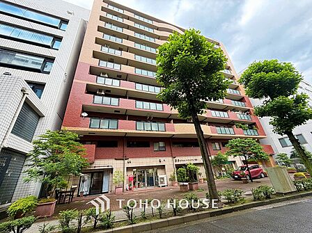 爽やかな青空の下に贅沢なほどに降り注ぐ陽光、豊かな居住性と、クオリティが見事に調和した住空間。
